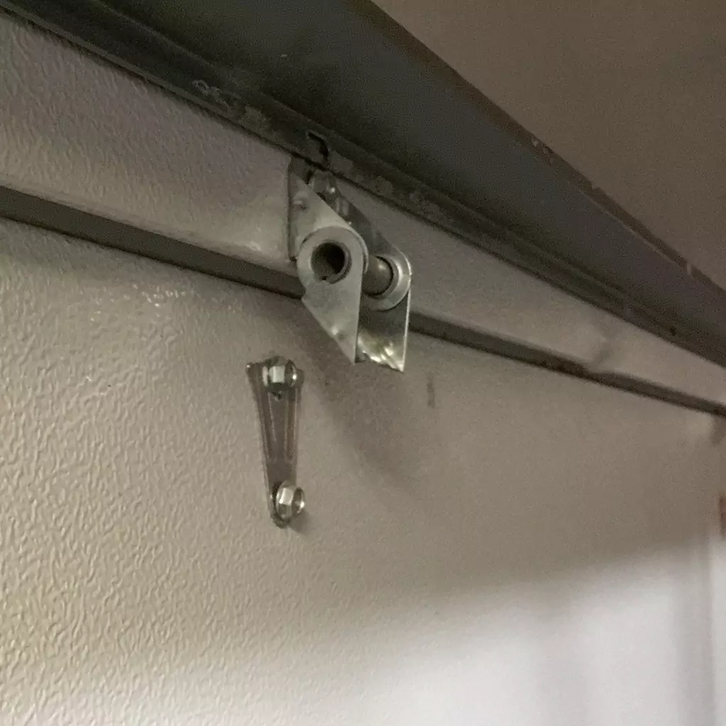 Garage doors hinges