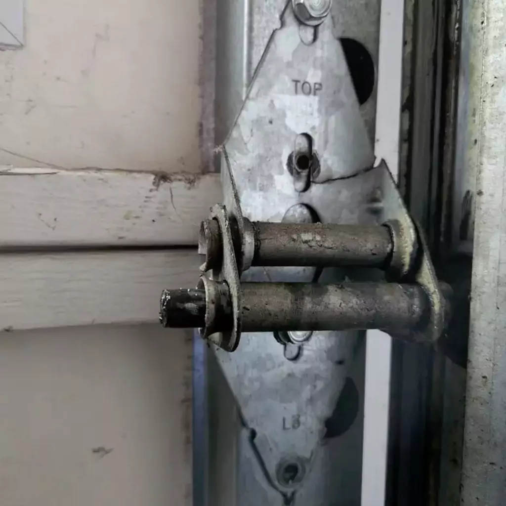 Garage doors hings parts